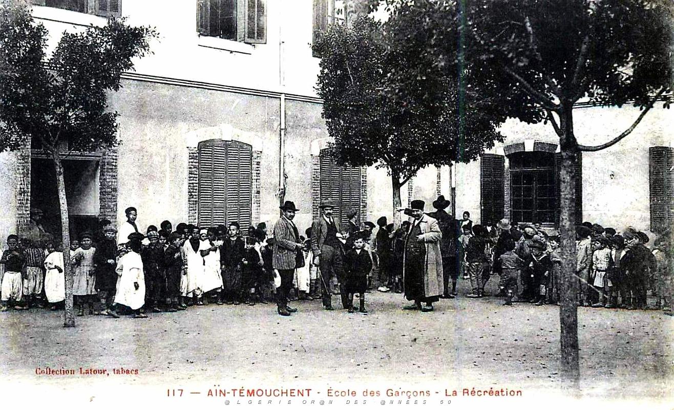 1942- Ain-Temouchent - Ecole de Garcons - La Recreation.jpg